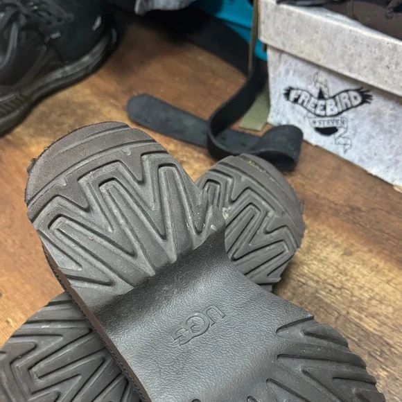 Ugg platform Suede Clogs with Chunky Sole - Picture 3 of 4